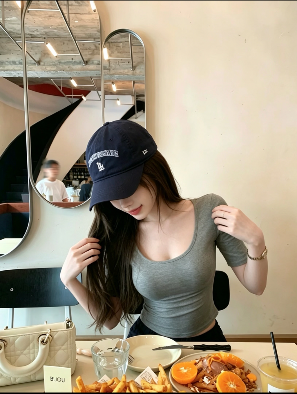 掐腰中袖/Built-In Bra Square Neck Top