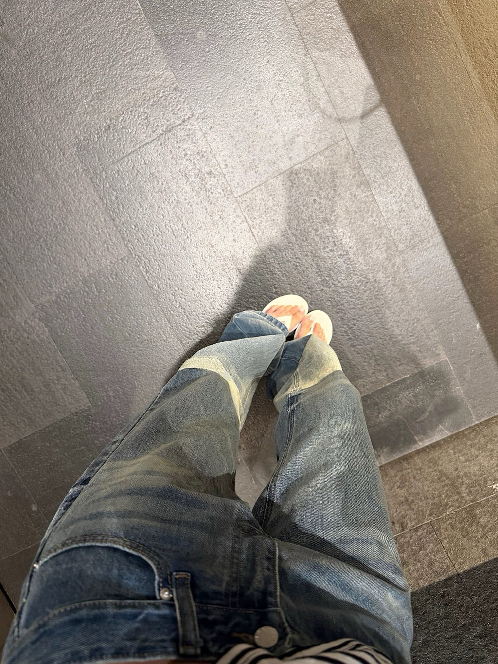 建模级/Low-rise Washed Straight Jeans