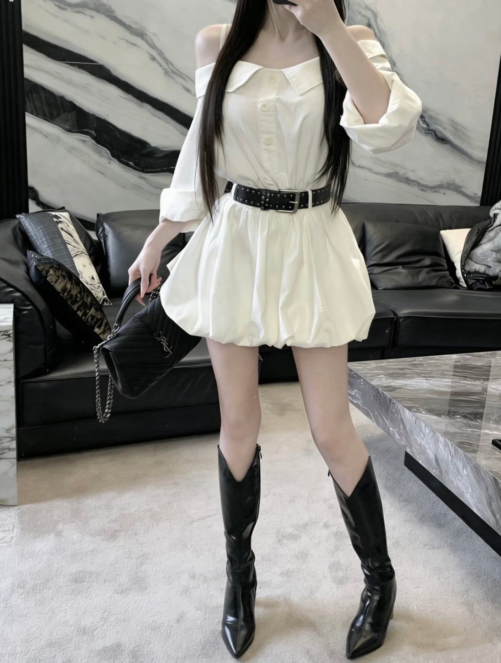 Mini-robe bouffante à épaules dénudées et tissu doux