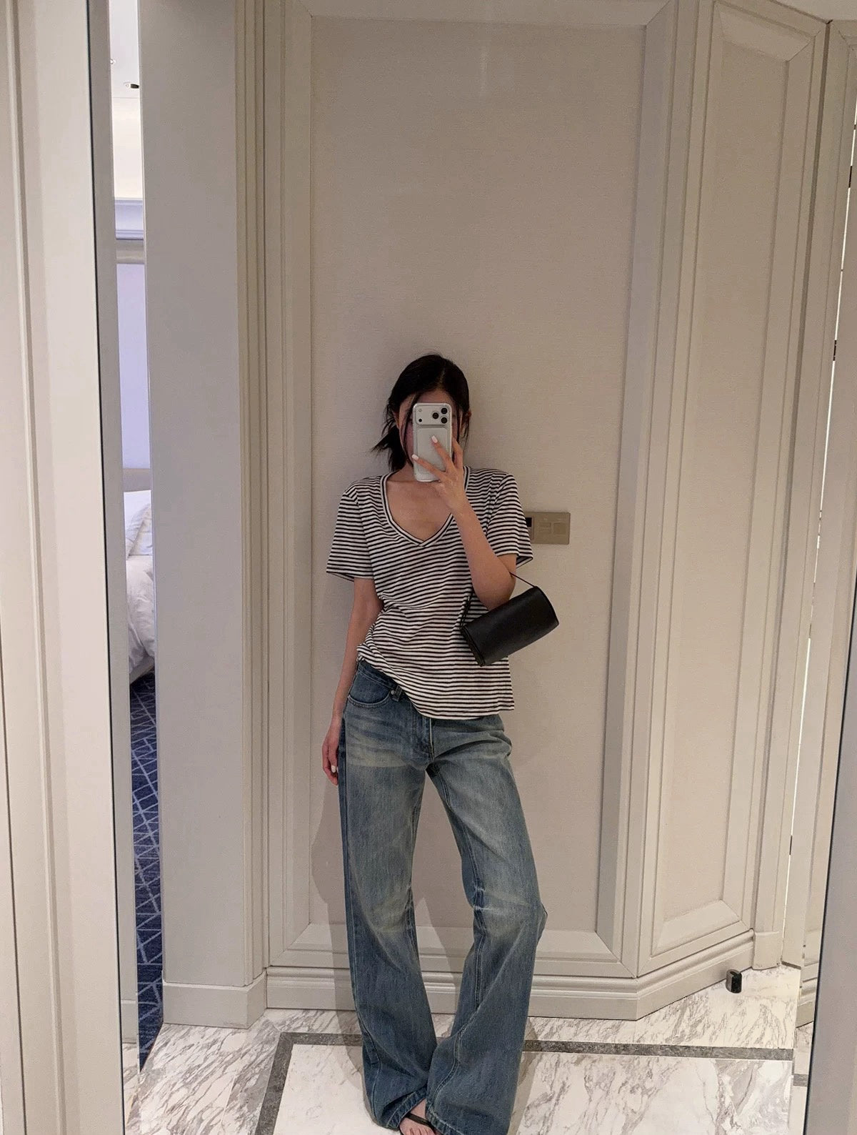 建模级/Low-rise Washed Straight Jeans