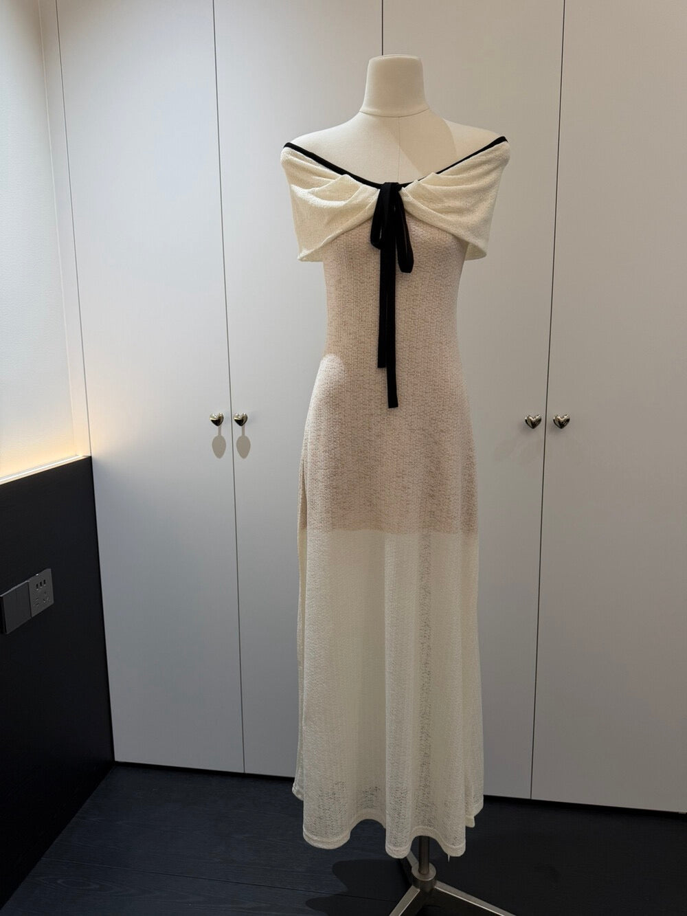 温莎之恋/Off-Shoulder Ribbon Maxi Dress