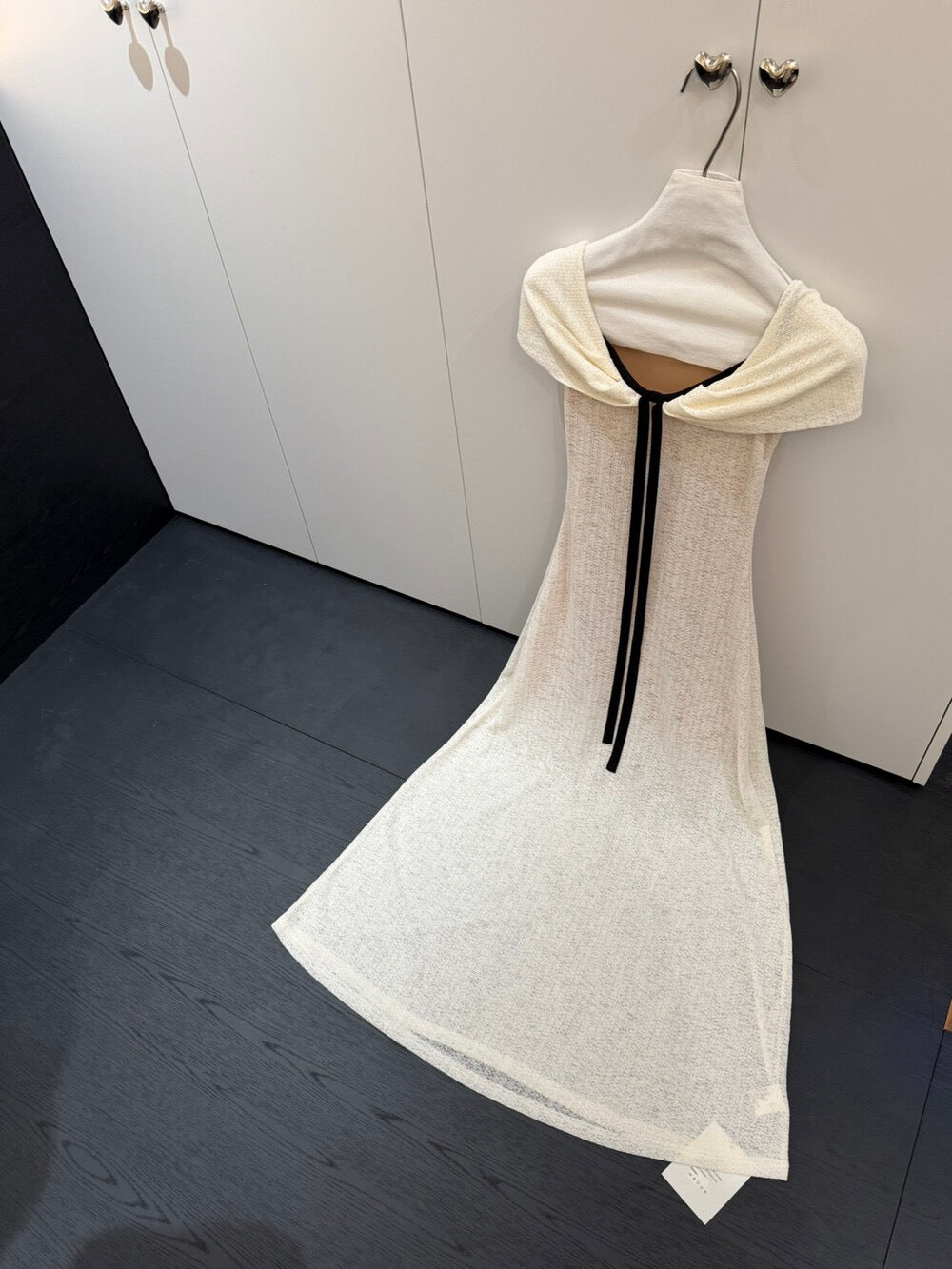 温莎之恋/Off-Shoulder Ribbon Maxi Dress