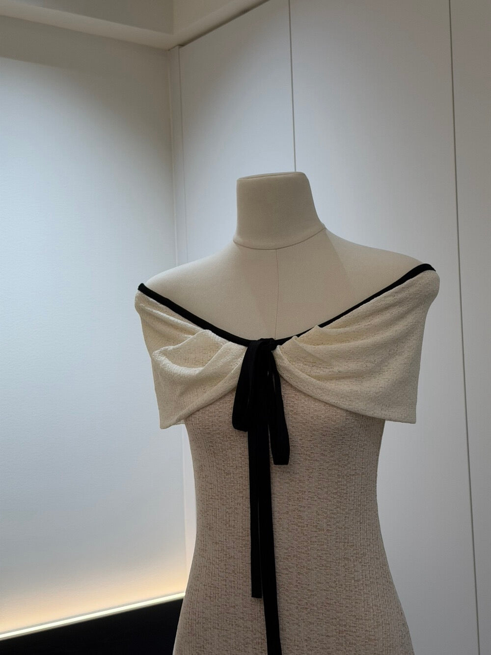 温莎之恋/Off-Shoulder Ribbon Maxi Dress